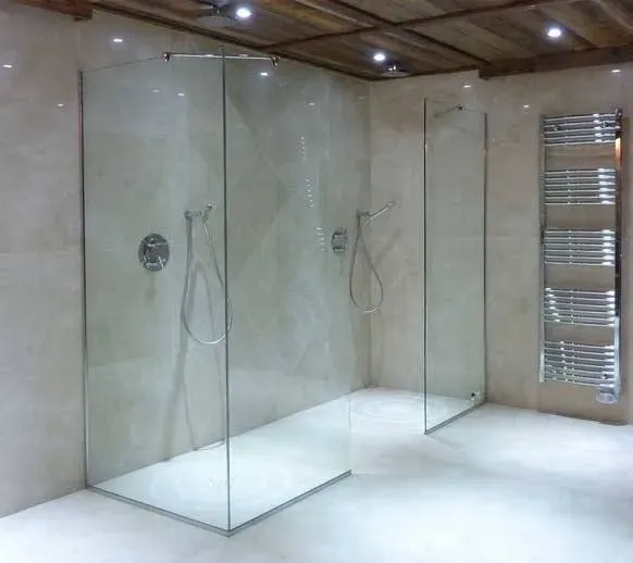 Vitrage de douche près de Domancy